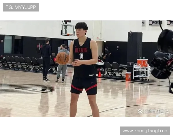 媒体人称杨瀚森在CBA锻炼出八块腹肌NBA教练建议他增加体重以适应比赛